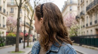 Ce détail coiffure des années 1990 que Miu Miu relance sera partout ce printemps 2026 (et vous l&rsquo;avez peut-être encore)