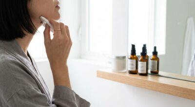 Ce mini-accessoire pour le visage qui affole TikTok promet de dégonfler le « visage cortisol » en minutes… mais à une condition