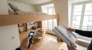 Ce niveau en hauteur que les architectes transforment en vraie pièce pour les petits studios (et l&rsquo;erreur à éviter)