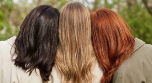 Coloration cheveux printemps 2026 : ces couleurs illuminent votre teint… à l&rsquo;inverse, celles-ci vous vieillissent d&rsquo;un coup
