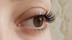 Ce soin appliqué avant le mascara, noté excellent sur Beauté Test, a presque doublé le volume de mes cils à petit prix