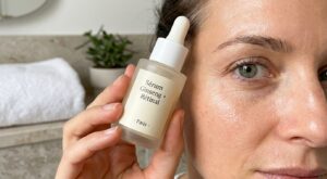 Ce soin regard coréen Beauty of Joseon, filtre Instagram en tube, best-seller mondial pour lisser rides et cernes après 40 ans