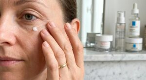 Ces 12 soins anti-âge pour le regard passés au crible : lequel choisir selon votre peau (et l’erreur à ne plus commettre)