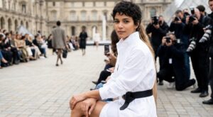 Cette nouvelle coupe courte bouclée 2026 de Zendaya affole le défilé Louis Vuitton (et tout le monde va la réclamer en salon)
