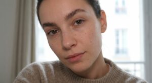 Cette nouvelle tendance sourcils 2026 balaie les années 90 (à éviter si vous répétez encore cette erreur d’épilation)