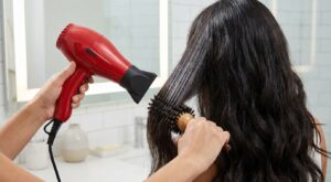 Cheveux épais : cet appareil de coiffure à moins de 30 € a remplacé mes outils à 200 € (et changé mon brushing pour de bon)