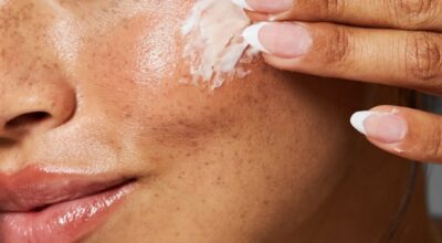 Vendue en pharmacie : cette crème pour peaux irritées ne me quitte plus depuis 10 ans, la vraie raison pourrait vous surprendre