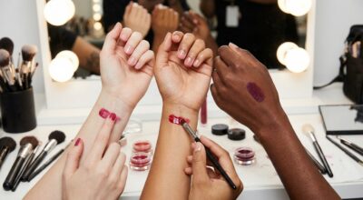Fashion Week 2026 : ce make-up bouche ultra brillant, vu sur tous les défilés, va sublimer toutes les carnations sans effort