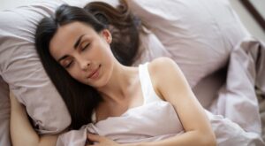 Insomnie : ce remède naturel à moins de 4€ de chez Aroma-Zone, vous permet de vous endormir en 10 minutes