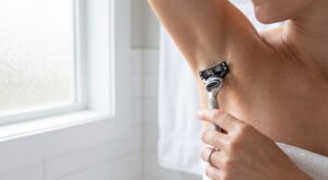 Rougeurs et démangeaisons : ce produit Gillette Venus a enfin calmé mes aisselles après le rasage