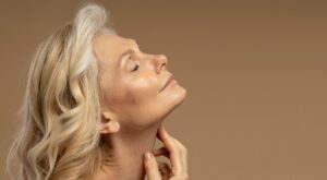 Après 50 ans : faut-il craquer pour le fond de teint Haus Labs ? Notre verdict sans filtre !