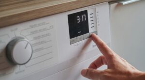 Machine à laver : ce n&rsquo;est pas l&rsquo;eau chaude qui fait rétrécir vos pulls en laine, mais bien ce détail sur le cycle sélectionné