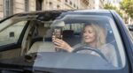 Michelle Pfeiffer à 67 ans : cette photo prise dans une voiture et ces 3 mots en légende mettent le feu à Hollywood et Instagram