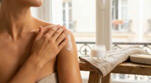 On dirait une déesse : ces 3 gestes beauté avec ce soin L&rsquo;Oréal que vous négligez encore pour une peau et un glow doré durable