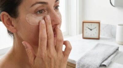Patchs pour les yeux : cette erreur très courante dans la routine beauté qui ruine l’hydratation du contour de l’œil