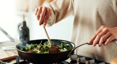 Pâques 2026 : ce plat en croûte 100% veggie bluffe même les carnivores et évite le stress du repas en dernière minute