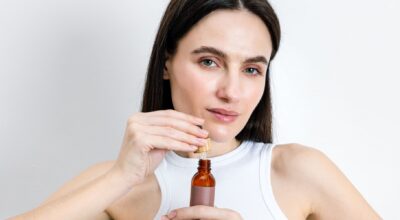 Le sérum solaire promet de remplacer votre crème : est-il vraiment adapté à votre type de peau au quotidien ?