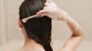 Cheveux longs abîmés : avant de couper, ce shampooing Leonor Greyl rend les longueurs brillantes et peut sauver vos cheveux !