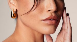 Noté 100/100 sur Yuka : si vous avez des taches brunes, ce soin visage SPF 50 effet seconde peau est fait pour vous