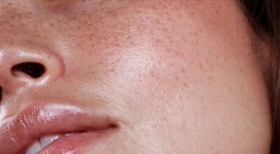 Peaux claires : ce geste bonne mine La Crique donne un éclat rosé ensoleillé sans bronzer ni filtre (et sans effet orange !)