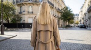 Vous rêvez d’avoir les cheveux de Carolyn Bessette-Kennedy ? Voici la phrase à dire à votre coiffeur dès ce mois-ci