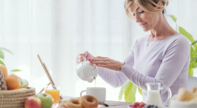 Après 40 ans : si vous ajoutez ceci à votre petit-déjeuner, vous stoppez net les fringales de l&rsquo;après-midi