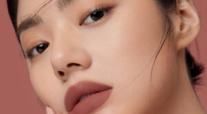 Vendu chez Sephora : Ce produit inattendu est le meilleur après-soleil (et ce n&rsquo;est pas une crème !)