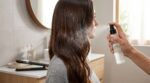 Ce geste parfumé pour les cheveux protège jusqu’à 220 °C pendant le brushing (et vous passez sûrement à côté chaque jour)