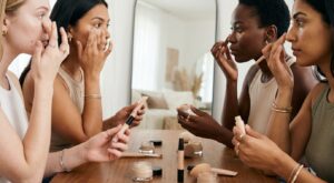 Cernes, rougeurs, boutons : ces 10 soins teintés validés par les pros sauvent enfin toutes les carnations sans effet masque