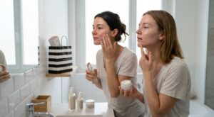 Cette routine Sephora peau sensible a effacé l’acné de ma sœur (et il faut en profiter avant la fin des promos)