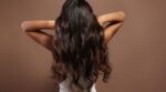 Cheveux longs : ce produit à moins de 20€ sauve vos cheveux et vous évite de couper vos pointes en été