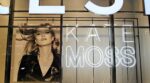 Kate Moss ressort cette tenue qu&rsquo;on pensait enterrée en 2015 : voici comment la porter en 2026 sans avoir l&rsquo;air bloquée en 2010