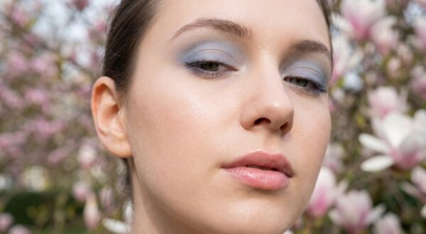 Finie la clean girl : cette nouvelle tendance make-up va bouleverser votre routine beauté avant l'été 2026