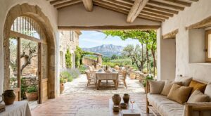 Près de cette ville de Provence, cette bâtisse se transforme en cocon apaisant : le choix déco que tout le monde veut copier