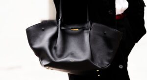 Ce sac DeMellier que toutes les femmes stylées s’arrachent en 2025 pourrait disparaître bien plus vite que vous ne l’imaginez