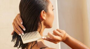 Ce soin TikTok sans rinçage envahit les salles de bain françaises et promet de sauver vos longueurs abîmées en 4 minutes