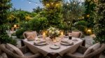 Voici les 21 détails que vous oubliez pour transformer une table de jardin en pièce extérieure façon restaurant haut de gamme