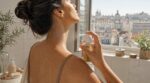 Canicule : cette eau de soin parfumée notée 4,5/5 serait le seul geste qui fait chuter la température de la peau instantanément