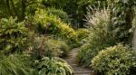 Ce choix de 8 végétaux lumineux réveille un massif tout vert et évite l&rsquo;erreur qui plombe vos coins d&rsquo;ombre de votre jardin
