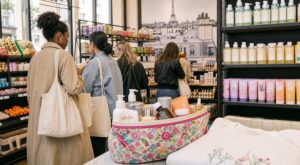 Ce faux magasin beauté signé The Ordinary et cette box ELLE x CSAO à 54€ affolent les fans de beauté (et font repenser vos achats)