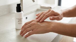 Je le vide jusqu&rsquo;à la dernière goutte : ce SPF 50+ signé La Roche-Posay va sauver votre peau