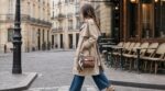 Cette New-Yorkaise a acheté ces 40 vêtements en urgence pour ne plus faire touriste à Paris (les Parisiennes adorent !)