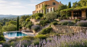 Cette maison de famille en Provence réinvente la bastide provençale (et révèle des idées déco à copier vite chez vous)
