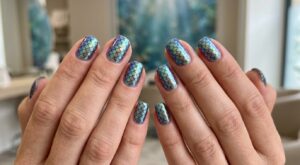 Cette manucure sirène ultra irisée va dominer le printemps 2026 : ne passez pas à côté de la folie des ongles aquatiques