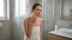 Cette sensation après la douche qu’il ne faut plus ignorer : ce qu’elle révèle sur votre peau, selon une dermatologue