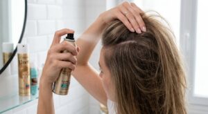 Cheveux fins qui tombent en 2 h ? Ce spray L’Oréal Paris promet 72 h de volume sans effet carton (pour moins de 20 €)