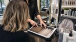 Faut-il vraiment payer plus cher son coiffeur pour un blond polaire ? La vérité derrière ces prix exorbitants