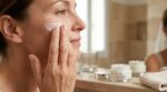 J&rsquo;ai le visage froissé le matin : cette crème promet aux rides un effet lifting express qui change tout