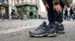 Stop au mal de dos après la marche : les podologues recommandent ce modèle Salomon précis (le résultat est bluffant !)