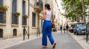 Ni noir ni blanc : cette couleur de pantalon d’été, déjà partout chez les gens de mode, remplace vos basiques plus vite que prévu